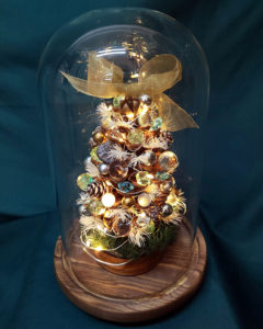 玻璃罩松果樹 Pine Cone Tree